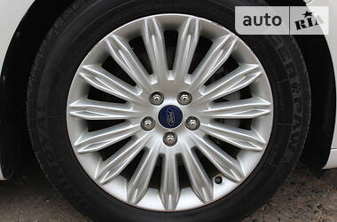 Седан Ford Fusion 2012 в 