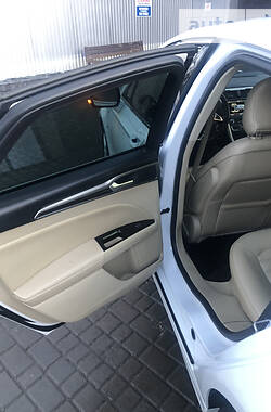 Седан Ford Fusion 2016 в 