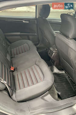 Седан Ford Fusion 2015 в 