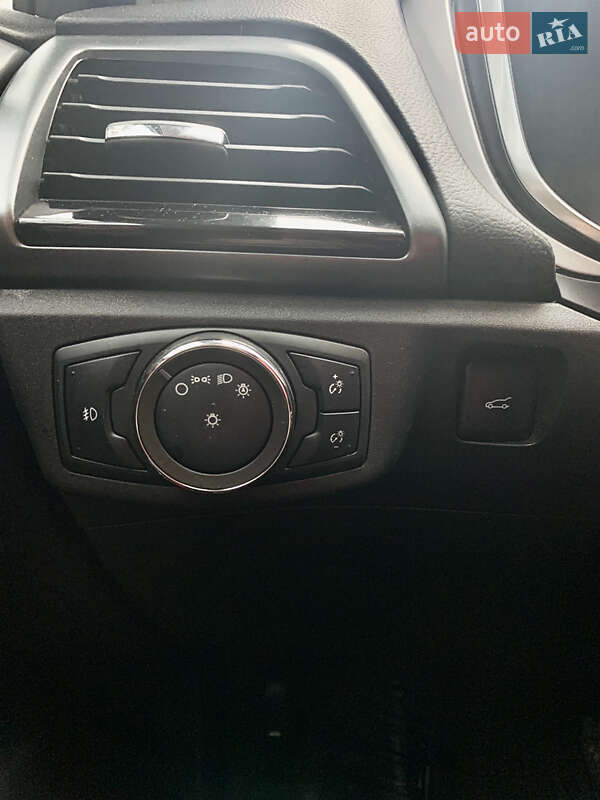 Седан Ford Fusion 2015 в Жовтих Водах
