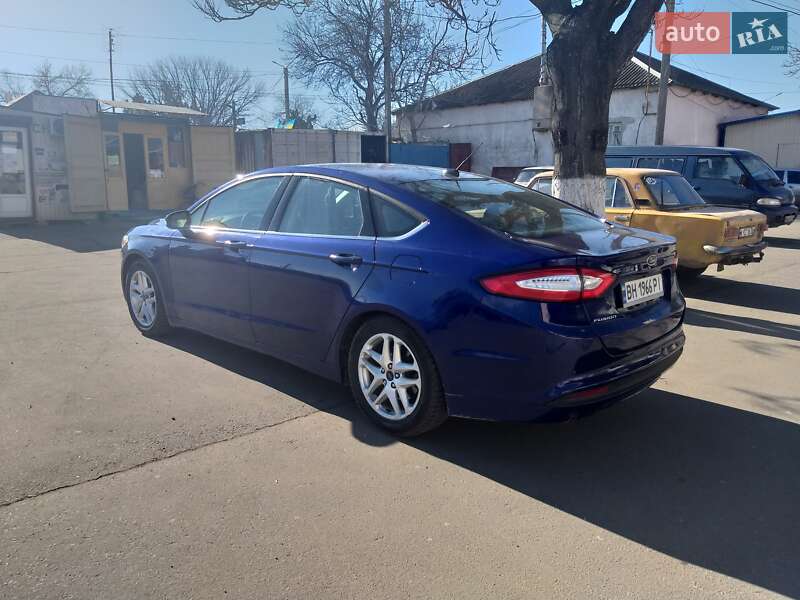 Седан Ford Fusion 2015 в Южном