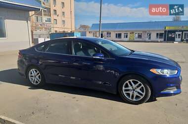 Седан Ford Fusion 2015 в Южному