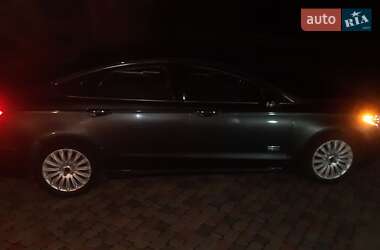 Седан Ford Fusion 2016 в 
