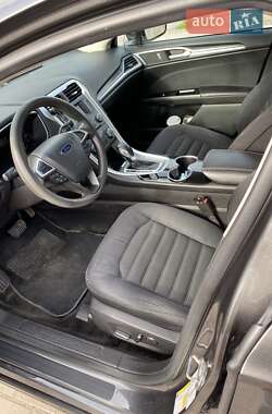 Седан Ford Fusion 2015 в 