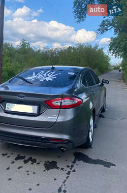 Седан Ford Fusion 2013 в 