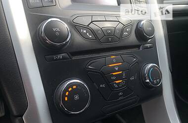 Седан Ford Fusion 2012 в 