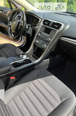 Седан Ford Fusion 2017 в 