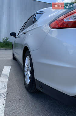 Седан Ford Fusion 2016 в 