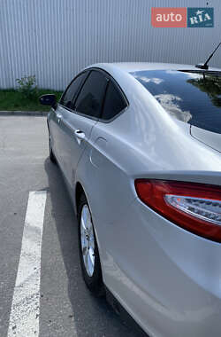Седан Ford Fusion 2016 в 