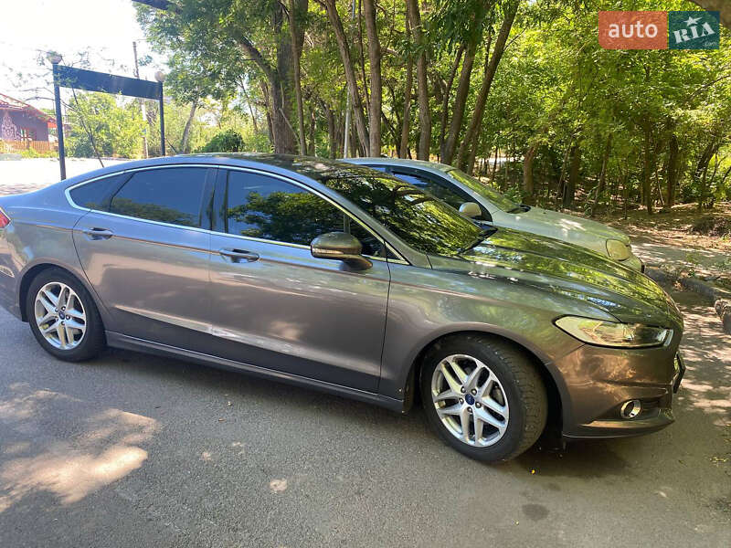 Седан Ford Fusion 2013 в 