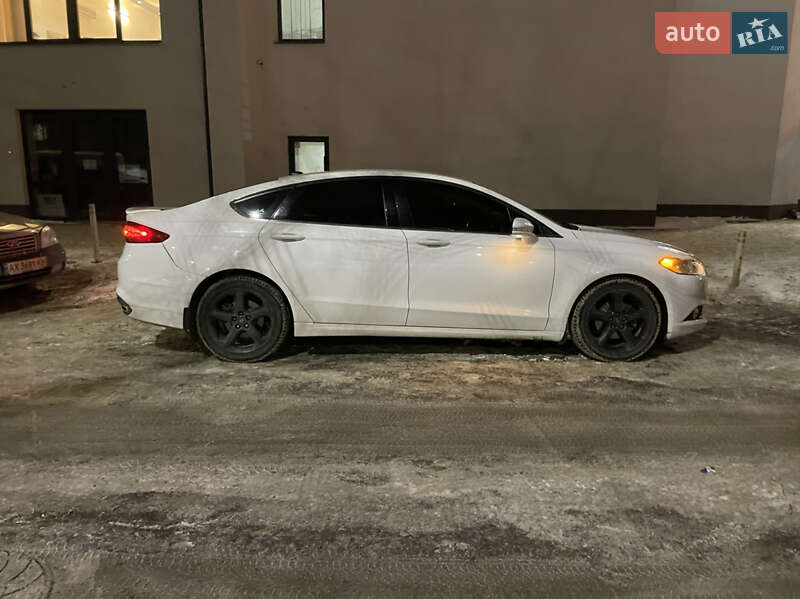Седан Ford Fusion 2013 в 