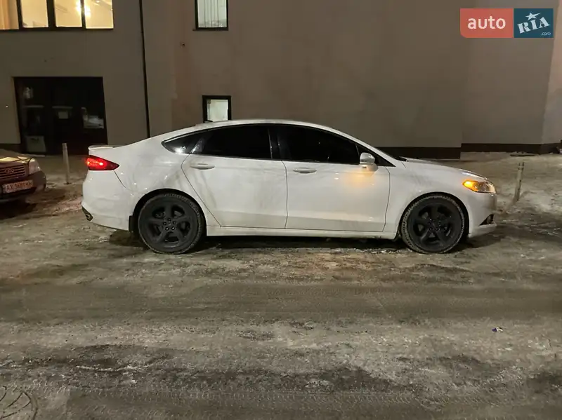 Седан Ford Fusion 2013 в 