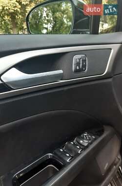 Седан Ford Fusion 2015 в 