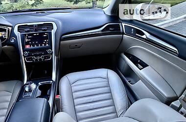 Седан Ford Fusion 2017 в 