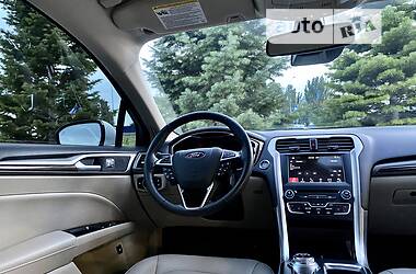 Седан Ford Fusion 2017 в 