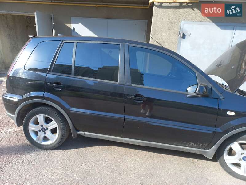 Хетчбек Ford Fusion 2008 в Львові