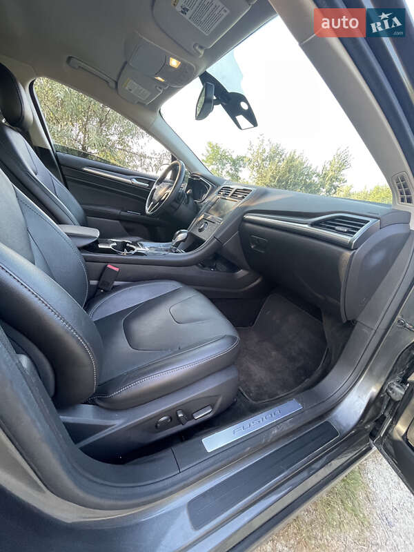 Седан Ford Fusion 2014 в Веселинове