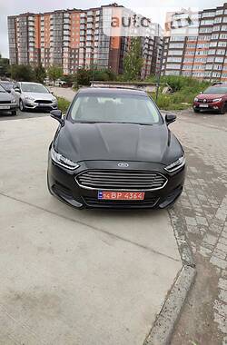 Седан Ford Fusion 2015 в Львові