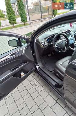 Седан Ford Fusion 2016 в 