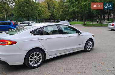 Седан Ford Fusion 2018 в 