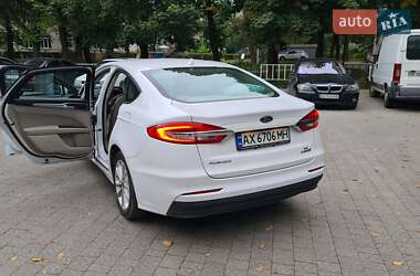 Седан Ford Fusion 2018 в Львове