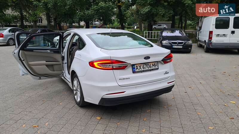 Седан Ford Fusion 2018 в Львове