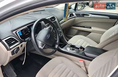 Седан Ford Fusion 2018 в 