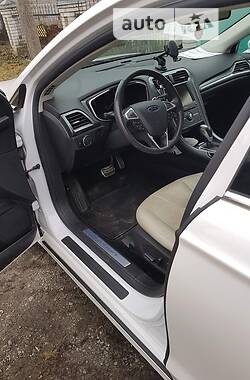 Седан Ford Fusion 2015 в 
