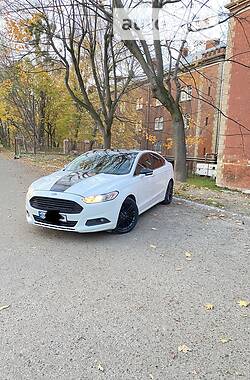 Седан Ford Fusion 2014 в Львові