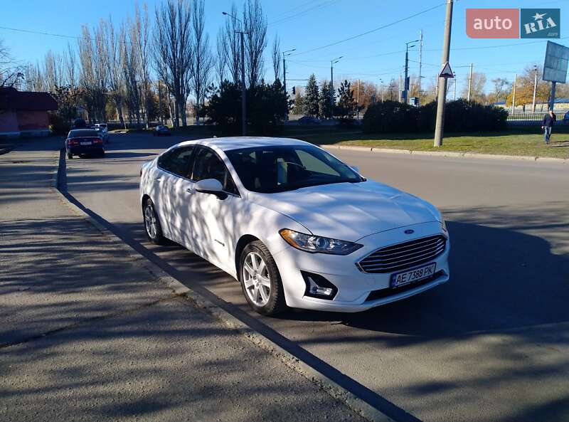 Седан Ford Fusion 2019 в 