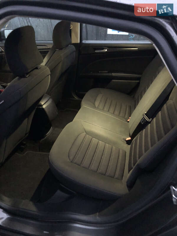 Седан Ford Fusion 2018 в Вижнице