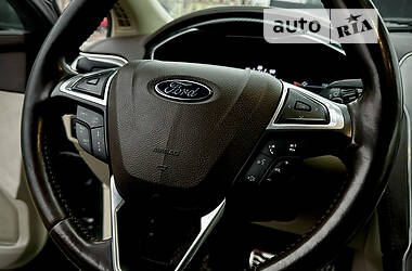 Седан Ford Fusion 2016 в 
