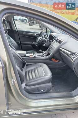 Седан Ford Fusion 2012 в 