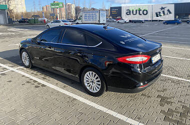 Седан Ford Fusion 2015 в 