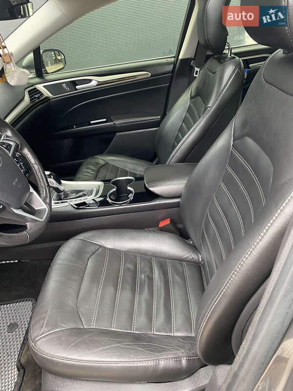 Седан Ford Fusion 2013 в Одесі