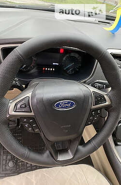 Седан Ford Fusion 2014 в Стрию