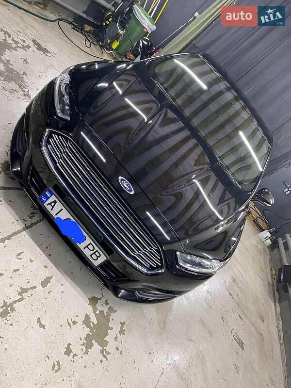 Седан Ford Fusion 2015 в 