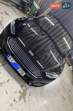 Седан Ford Fusion 2015 в 