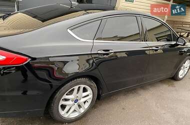 Седан Ford Fusion 2015 в 