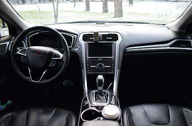 Седан Ford Fusion 2016 в 