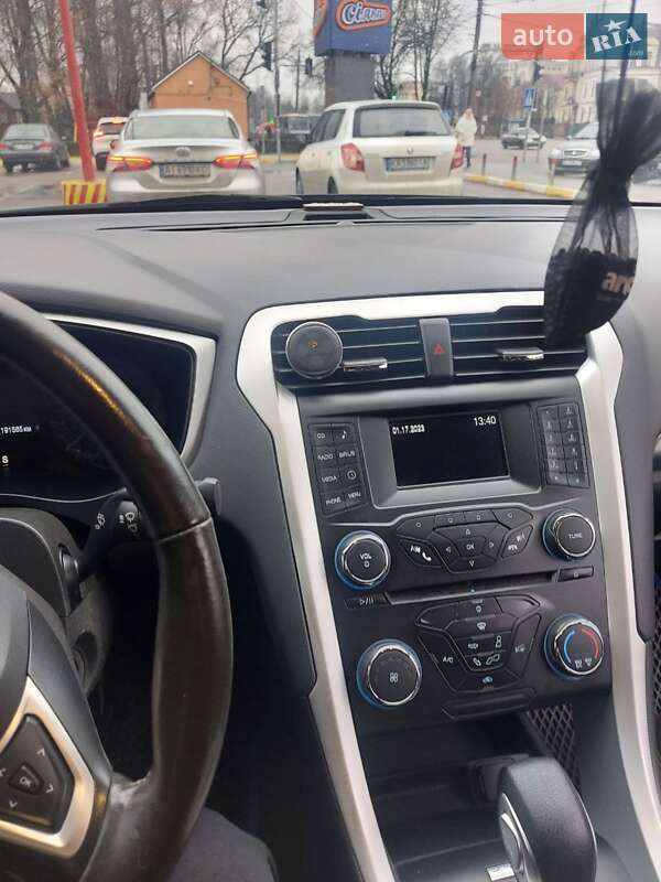 Седан Ford Fusion 2014 в Черкасах