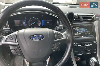 Седан Ford Fusion 2013 в 