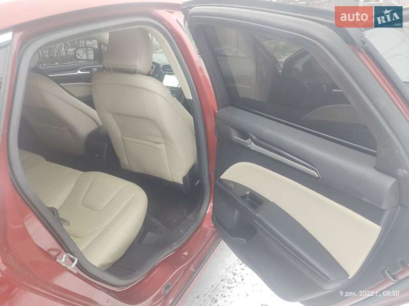 Седан Ford Fusion 2016 в Нововолынске