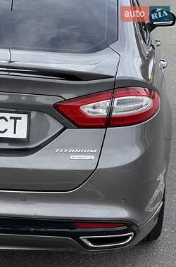 Седан Ford Fusion 2012 в 