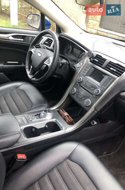 Седан Ford Fusion 2017 в 