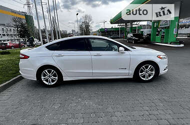 Седан Ford Fusion 2015 в 