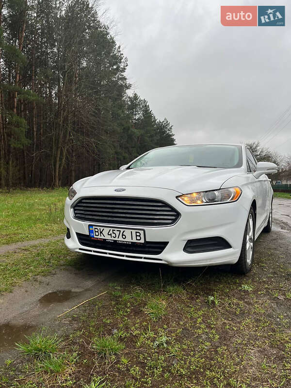 Седан Ford Fusion 2015 в Ровно