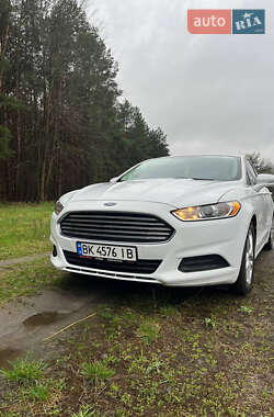 Седан Ford Fusion 2015 в 