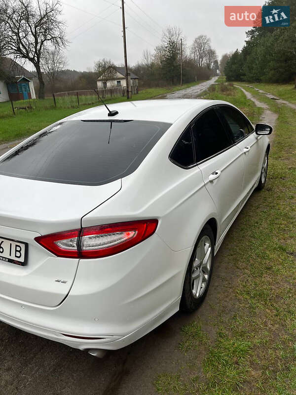 Седан Ford Fusion 2015 в Ровно