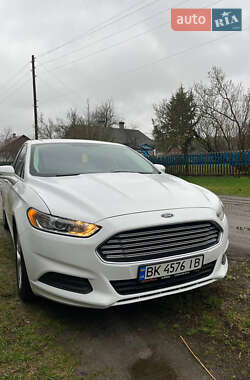 Седан Ford Fusion 2015 в 